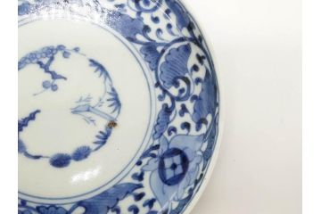 江戸期　古伊万里　染付　冨貴長春　松竹梅　牡丹唐草文様　約17cm　5.6寸　雅な絵付けに目を奪われる中皿3枚セット(窓絵、和皿、和食器、五寸六分)(R-079572)