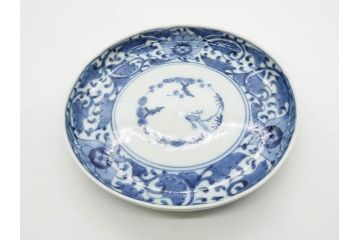 江戸期　古伊万里　染付　冨貴長春　松竹梅　牡丹唐草文様　約17cm　5.6寸　雅な絵付けに目を奪われる中皿3枚セット(窓絵、和皿、和食器、五寸六分)(R-079572)