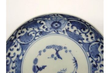 江戸期　古伊万里　染付　冨貴長春　松竹梅　牡丹唐草文様　約17cm　5.6寸　雅な絵付けに目を奪われる中皿3枚セット(窓絵、和皿、和食器、五寸六分)(R-079572)