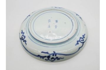 江戸期　古伊万里　染付　冨貴長春　松竹梅　牡丹唐草文様　約17cm　5.6寸　雅な絵付けに目を奪われる中皿3枚セット(窓絵、和皿、和食器、五寸六分)(R-079572)