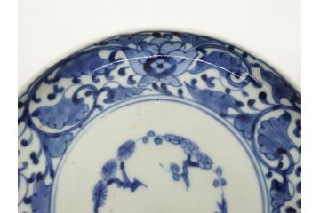 江戸期　古伊万里　染付　冨貴長春　松竹梅　牡丹唐草文様　約17cm　5.6寸　雅な絵付けに目を奪われる中皿3枚セット(窓絵、和皿、和食器、五寸六分)(R-079572)