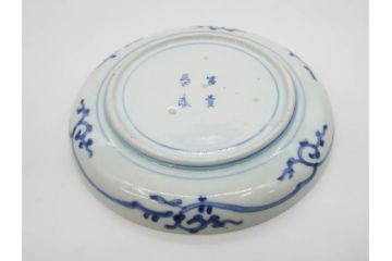 江戸期　古伊万里　染付　冨貴長春　松竹梅　牡丹唐草文様　約17cm　5.6寸　雅な絵付けに目を奪われる中皿3枚セット(窓絵、和皿、和食器、五寸六分)(R-079572)