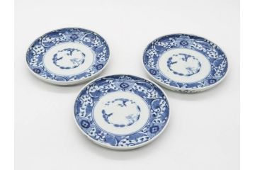 江戸期　古伊万里　染付　冨貴長春　松竹梅　牡丹唐草文様　約17cm　5.6寸　繊細な絵付けに魅了される中皿3枚セット(窓絵、和皿、和食器、五寸六分)(R-079573)