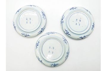 江戸期　古伊万里　染付　冨貴長春　松竹梅　牡丹唐草文様　約17cm　5.6寸　繊細な絵付けに魅了される中皿3枚セット(窓絵、和皿、和食器、五寸六分)(R-079573)