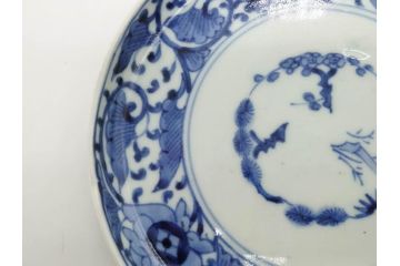 江戸期　古伊万里　染付　冨貴長春　松竹梅　牡丹唐草文様　約17cm　5.6寸　繊細な絵付けに魅了される中皿3枚セット(窓絵、和皿、和食器、五寸六分)(R-079573)