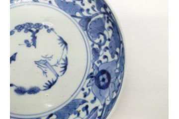 江戸期　古伊万里　染付　冨貴長春　松竹梅　牡丹唐草文様　約17cm　5.6寸　繊細な絵付けに魅了される中皿3枚セット(窓絵、和皿、和食器、五寸六分)(R-079573)
