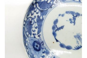 江戸期　古伊万里　染付　冨貴長春　松竹梅　牡丹唐草文様　約17cm　5.6寸　繊細な絵付けに魅了される中皿3枚セット(窓絵、和皿、和食器、五寸六分)(R-079573)