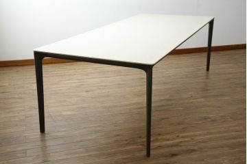 中古　展示品　新品同様品　arflex(アルフレックス)　Patrick Norguet(パトリック・ノルゲ)デザイン　IENA(イエナ)　DEKTON(デクトン)　無駄のない洗練されたデザインが素敵なダイニングテーブル(食卓、6人掛け、作業台、ミーティングテーブル、会議テーブル、打ち合わせテーブル)(定価約123万円)(R-079576)