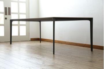 中古　展示品　新品同様品　arflex(アルフレックス)　Patrick Norguet(パトリック・ノルゲ)デザイン　IENA(イエナ)　DEKTON(デクトン)　無駄のない洗練されたデザインが素敵なダイニングテーブル(食卓、6人掛け、作業台、ミーティングテーブル、会議テーブル、打ち合わせテーブル)(定価約123万円)(R-079576)