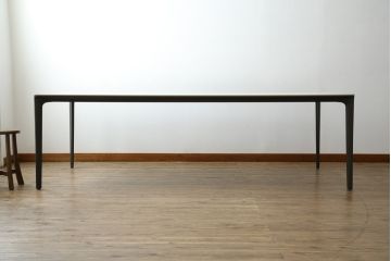 中古　展示品　新品同様品　arflex(アルフレックス)　Patrick Norguet(パトリック・ノルゲ)デザイン　IENA(イエナ)　DEKTON(デクトン)　無駄のない洗練されたデザインが素敵なダイニングテーブル(食卓、6人掛け、作業台、ミーティングテーブル、会議テーブル、打ち合わせテーブル)(定価約123万円)(R-079576)