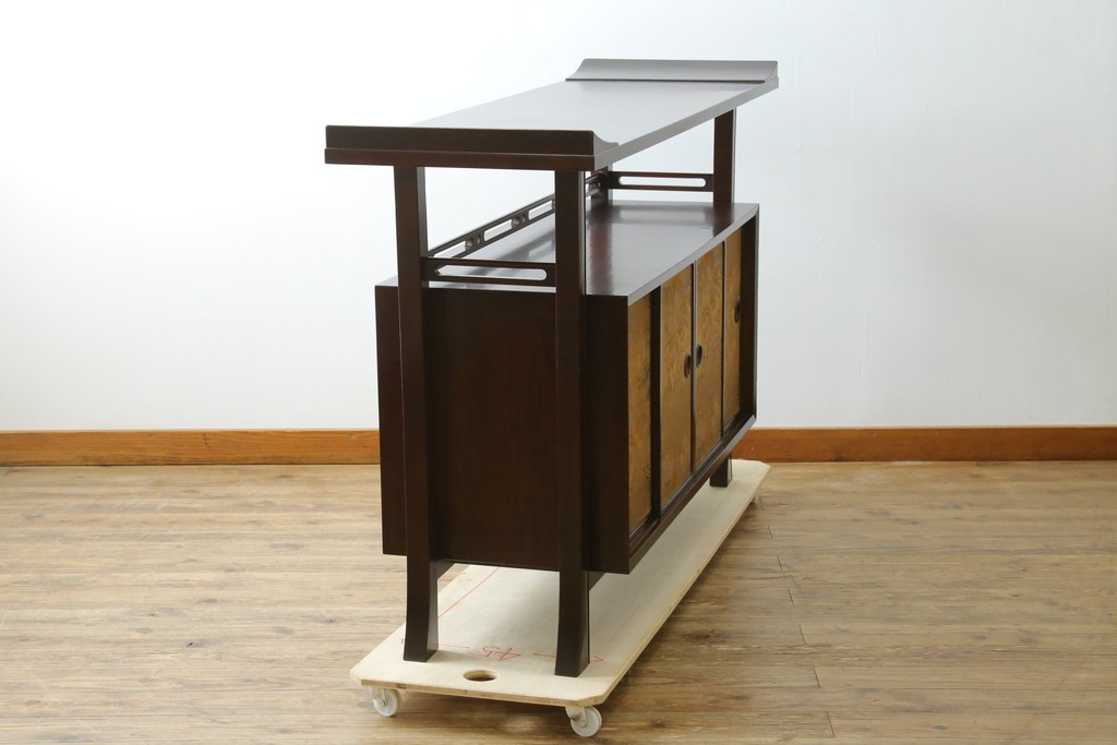 和製ヴィンテージ　欅(ケヤキ)材　雅なデザインの脚付き茶棚　(R-079577)