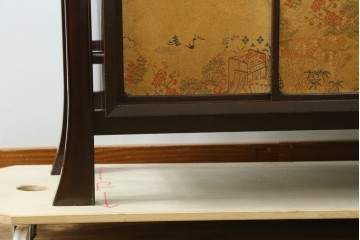 和製ヴィンテージ　欅(ケヤキ)材　雅なデザインの脚付き茶棚　(R-079577)