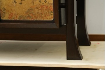 和製ヴィンテージ　欅(ケヤキ)材　雅なデザインの脚付き茶棚　(R-079577)