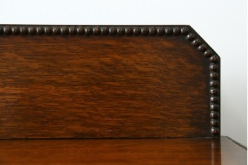 イギリスアンティーク　上手物!!　オーク材　クラシカルなデザインの脚付きチェスト　(R-079585)