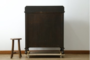 イギリスアンティーク　上手物!!　オーク材　クラシカルなデザインの脚付きチェスト　(R-079585)