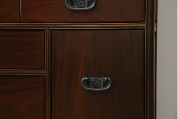 和製ビンテージ　美品!!　力峯作　総紫檀(シタン)材　内部桐(キリ)材　引き出し8杯付きで収納力も抜群の飾り棚　定価推定約60万円　(R-079588)