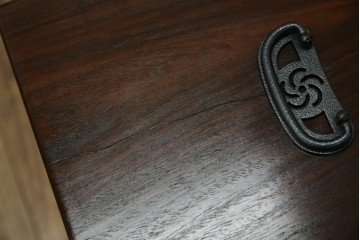 和製ビンテージ　美品!!　力峯作　総紫檀(シタン)材　内部桐(キリ)材　引き出し8杯付きで収納力も抜群の飾り棚　定価推定約60万円　(R-079588)