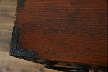 和製アンティーク　前面欅(ケヤキ)材　上杢　惹き込まれるような杢目と金具の装飾が魅力の仙台姫箪笥ローボード(仙台箪笥、和たんす、衣装タンス、収納箪笥、整理箪笥、時代箪笥、引き出し、ローチェスト、テレビ台、TV台、TVボード)(R-079591)