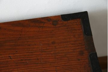 和製アンティーク　前面欅(ケヤキ)材　上杢　惹き込まれるような杢目と金具の装飾が魅力の仙台姫箪笥ローボード(仙台箪笥、和たんす、衣装タンス、収納箪笥、整理箪笥、時代箪笥、引き出し、ローチェスト、テレビ台、TV台、TVボード)(R-079591)