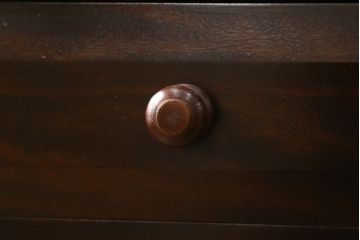 中古　美品　松本民芸家具　シックな空間づくりが叶うG-2型面取り食器棚(カップボード、収納棚、戸棚、飾り棚、本箱、ブックケース、本棚、書棚、ブックシェルフ、キャビネット)(定価約62万円)(R-079593)