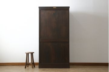 中古　美品　松本民芸家具　シックな空間づくりが叶うG-2型面取り食器棚(カップボード、収納棚、戸棚、飾り棚、本箱、ブックケース、本棚、書棚、ブックシェルフ、キャビネット)(定価約62万円)(R-079593)