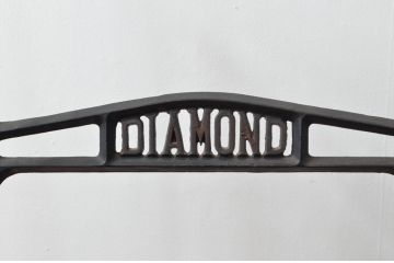 和製アンティーク　DIAMOND　天板リメイク　ダイヤモンドマークがお洒落!カフェ風インテリアが叶うミシンの鉄脚(ミシンテーブル、ミシン台)(R-079594)