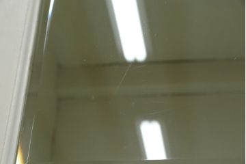 和製アンティーク　ナラ(楢)材　古い洋館で使用!!　ペイントリメイク　アンティークホワイトカラーが素敵な収納棚(食器棚、本箱、ブックケース、店舗什器、陳列棚、キャビネット)(R-079596)