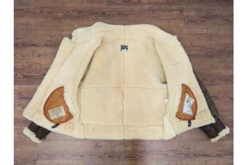 アメリカ　AVIREX(アヴィレックス)　羊革　TYPE  B-3　サイズ42　フライトジャケット(アビレックス、ブラウン、茶色、毛皮、ムートン、ボマージャケット、空軍、ミリタリーウェア、アウター、ボンバージャケット、シープスキン、USA製)(R-079597)