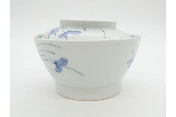 江戸期　古伊万里　染付　線描　蝶花図　約12cm　4寸　清楚な美しさのある蓋付き茶碗2客セット(ちょう、蓮?、和食器、どんぶり、蓋茶碗、四寸)(R-079599)