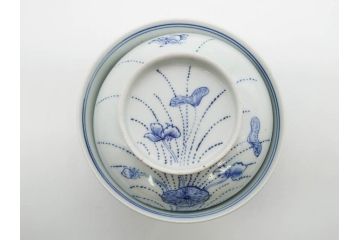 江戸期　古伊万里　染付　線描　蝶花図　約12cm　4寸　清楚な美しさのある蓋付き茶碗2客セット(ちょう、蓮?、和食器、どんぶり、蓋茶碗、四寸)(R-079599)