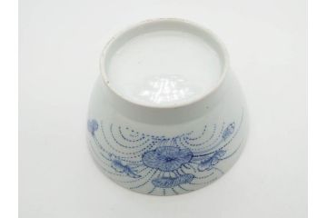 江戸期　古伊万里　染付　線描　蝶花図　約12cm　4寸　清楚な美しさのある蓋付き茶碗2客セット(ちょう、蓮?、和食器、どんぶり、蓋茶碗、四寸)(R-079599)