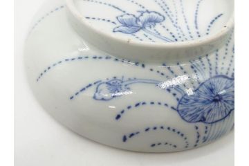 江戸期　古伊万里　染付　線描　蝶花図　約12cm　4寸　清楚な美しさのある蓋付き茶碗2客セット(ちょう、蓮?、和食器、どんぶり、蓋茶碗、四寸)(R-079599)