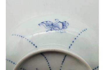 江戸期　古伊万里　染付　線描　蝶花図　約12cm　4寸　清楚な美しさのある蓋付き茶碗2客セット(ちょう、蓮?、和食器、どんぶり、蓋茶碗、四寸)(R-079599)
