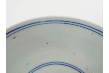 江戸期　古伊万里　染付　線描　蝶花図　約12cm　4寸　花のデザインが優雅な蓋付き茶碗2客セット(蝶、ちょう、蓮?、和食器、どんぶり、蓋茶碗、四寸)(R-079600)