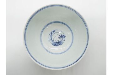 江戸期　古伊万里　染付　線描　蝶花図　約12cm　4寸　爽やかな印象の蓋付き茶碗3客セット(ちょう、蓮?、和食器、どんぶり、蓋茶碗、四寸)(R-079601)