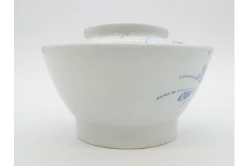 江戸期　古伊万里　染付　線描　蝶花図　約12cm　4寸　爽やかな印象の蓋付き茶碗3客セット(ちょう、蓮?、和食器、どんぶり、蓋茶碗、四寸)(R-079601)
