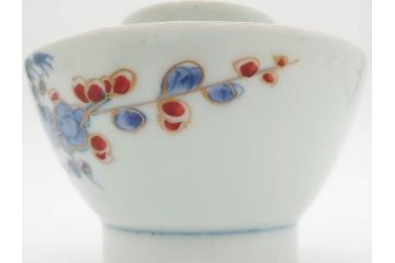 江戸期　古伊万里　染付　色絵　梅　約11cm　3.7寸　食卓を明るく彩る蓋付き茶碗4客セット(金彩、鳥、松、花十字、和食器、蓋茶碗、どんぶり、三寸七分)(R-079602)