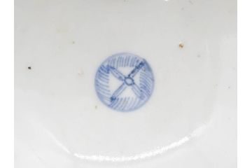 江戸期　古伊万里　染付　色絵　梅　約11cm　3.7寸　食卓を明るく彩る蓋付き茶碗4客セット(金彩、鳥、松、花十字、和食器、蓋茶碗、どんぶり、三寸七分)(R-079602)