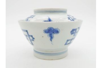 古玩　染付　約13cm　4.2寸　独創的な絵付けに惹かれる蓋付き茶碗3客セット(中国?、古伊万里、雲文、蓋茶碗、どんぶり、器、四寸二分)(R-079603)