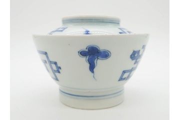 古玩　染付　約13cm　4.2寸　独創的な絵付けに惹かれる蓋付き茶碗3客セット(中国?、古伊万里、雲文、蓋茶碗、どんぶり、器、四寸二分)(R-079603)