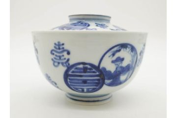 古伊万里　古玩　染付　窓絵　約13cm　4.1寸　丁寧に絵付けされた細かな模様が目を引く蓋付き茶碗2客セット(中国?、人物、壽、寿、蓋茶碗、和食器、どんぶり、四寸一分)(R-079604)