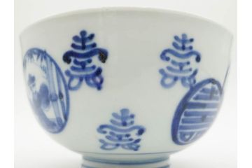 古伊万里　古玩　染付　窓絵　約13cm　4.1寸　丁寧に絵付けされた細かな模様が目を引く蓋付き茶碗2客セット(中国?、人物、壽、寿、蓋茶碗、和食器、どんぶり、四寸一分)(R-079604)