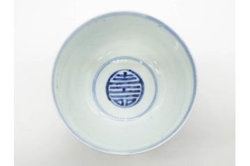 古伊万里　古玩　染付　窓絵　約13cm　4.1寸　丁寧に絵付けされた細かな模様が目を引く蓋付き茶碗2客セット(中国?、人物、壽、寿、蓋茶碗、和食器、どんぶり、四寸一分)(R-079604)