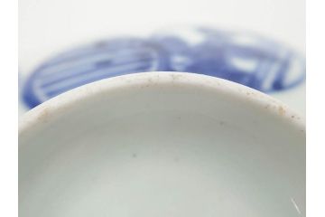 古伊万里　古玩　染付　窓絵　約13cm　4.1寸　丁寧に絵付けされた細かな模様が目を引く蓋付き茶碗2客セット(中国?、人物、壽、寿、蓋茶碗、和食器、どんぶり、四寸一分)(R-079604)