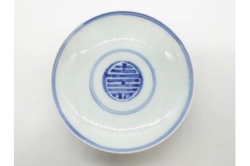 古伊万里　古玩　染付　窓絵　約13cm　4.1寸　丁寧に絵付けされた細かな模様が目を引く蓋付き茶碗2客セット(中国?、人物、壽、寿、蓋茶碗、和食器、どんぶり、四寸一分)(R-079604)