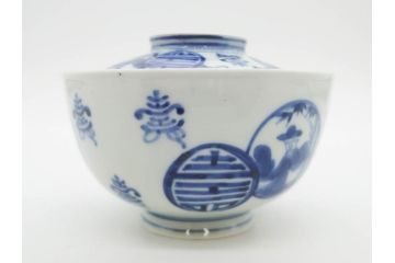 古伊万里　古玩　染付　窓絵　約13cm　4.1寸　丁寧に絵付けされた細かな模様が目を引く蓋付き茶碗2客セット(中国?、人物、壽、寿、蓋茶碗、和食器、どんぶり、四寸一分)(R-079604)