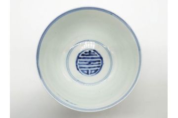 古伊万里　古玩　染付　窓絵　約13cm　4.1寸　丁寧に絵付けされた細かな模様が目を引く蓋付き茶碗2客セット(中国?、人物、壽、寿、蓋茶碗、和食器、どんぶり、四寸一分)(R-079604)