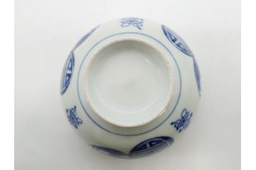 古伊万里　古玩　染付　窓絵　約13cm　4.1寸　丁寧に絵付けされた細かな模様が目を引く蓋付き茶碗2客セット(中国?、人物、壽、寿、蓋茶碗、和食器、どんぶり、四寸一分)(R-079604)