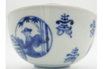 古伊万里　古玩　染付　窓絵　約12cm　4寸　緻密な絵付けから匠の美技を感じる蓋付き茶碗2客セット(中国?、人物、壽、寿、蓋茶碗、和食器、どんぶり、四寸)(R-079605)