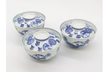 古伊万里　古玩　染付　窓絵　約12cm　4寸　深い味わいを感じる蓋付き茶碗3客セット(中国?、人物、壽、寿、蓋茶碗、和食器、どんぶり、四寸)(R-079606)